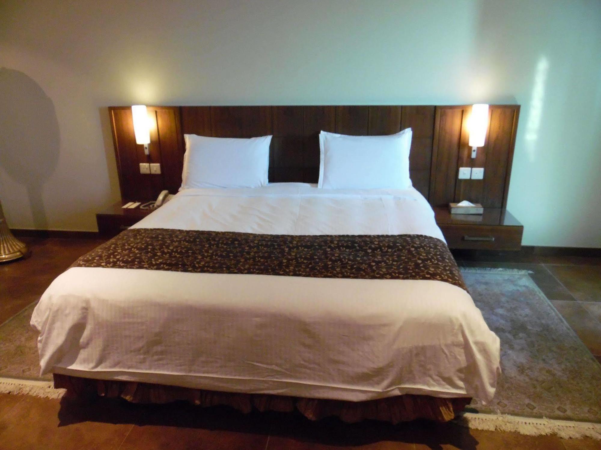 Milan Deluxe Suites Ель-Хубар Екстер'єр фото